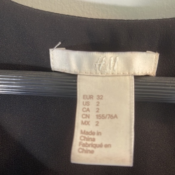 H&M women’s simple black dress - Picture 2 of 6